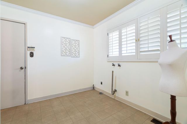 8 W Robinhood Dr, Stockton, CA 95207