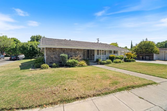 8 W Robinhood Dr, Stockton, CA 95207