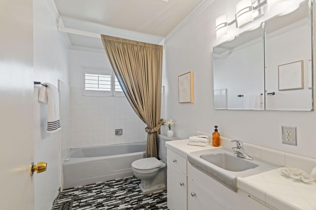 8 W Robinhood Dr, Stockton, CA 95207