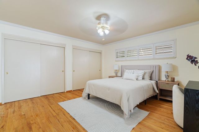8 W Robinhood Dr, Stockton, CA 95207