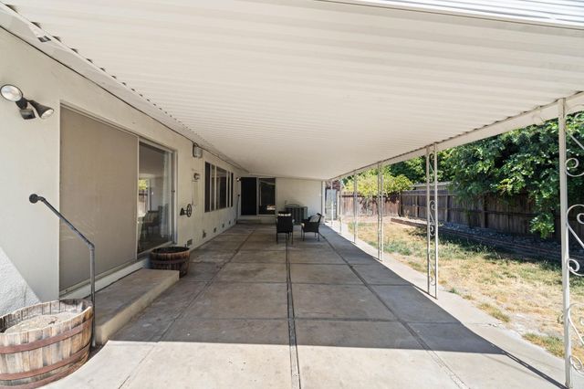 8 W Robinhood Dr, Stockton, CA 95207