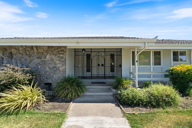 8 W Robinhood Dr, Stockton, CA 95207