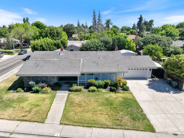 8 W Robinhood Dr, Stockton, CA 95207