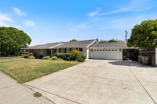 8 W Robinhood Dr, Stockton, CA 95207