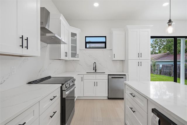 7106 N 10TH STREET, Tampa, FL 33604