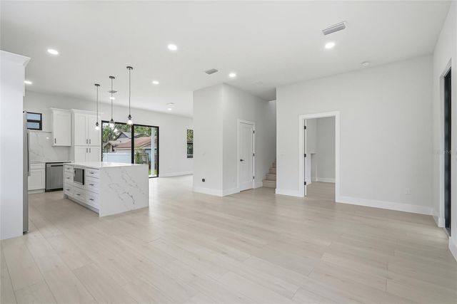 7106 N 10TH STREET, Tampa, FL 33604