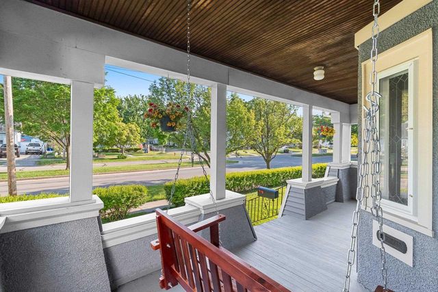 452 NICOLET BOULEVARD, Menasha, WI 54952