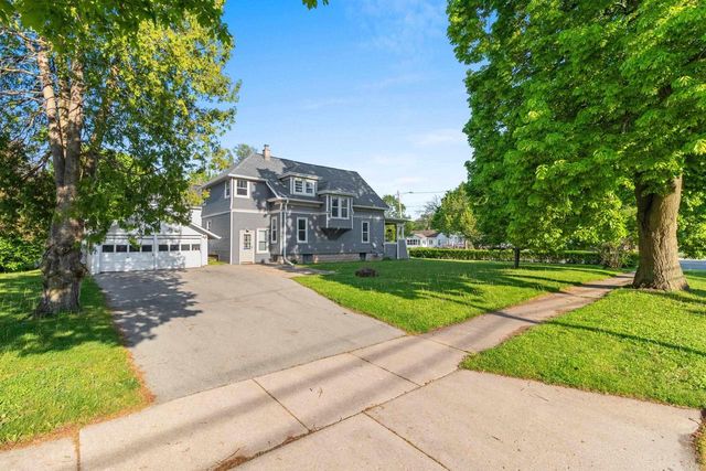 452 NICOLET BOULEVARD, Menasha, WI 54952