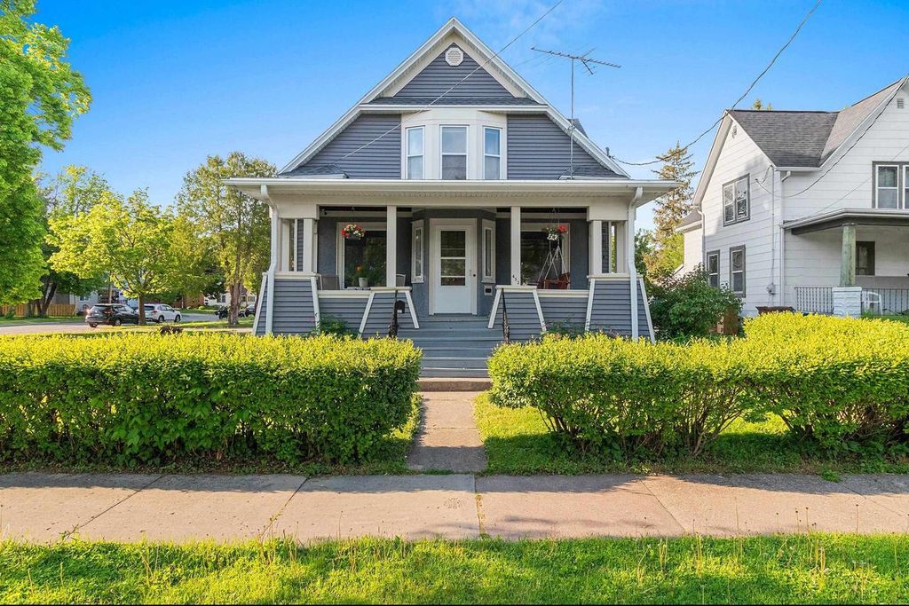 452 NICOLET BOULEVARD, Menasha, WI 54952