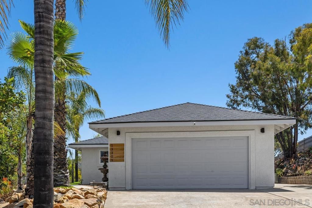 Image 1 of property listing at 13309 Lakeview Way, Lakeside, CA 92040