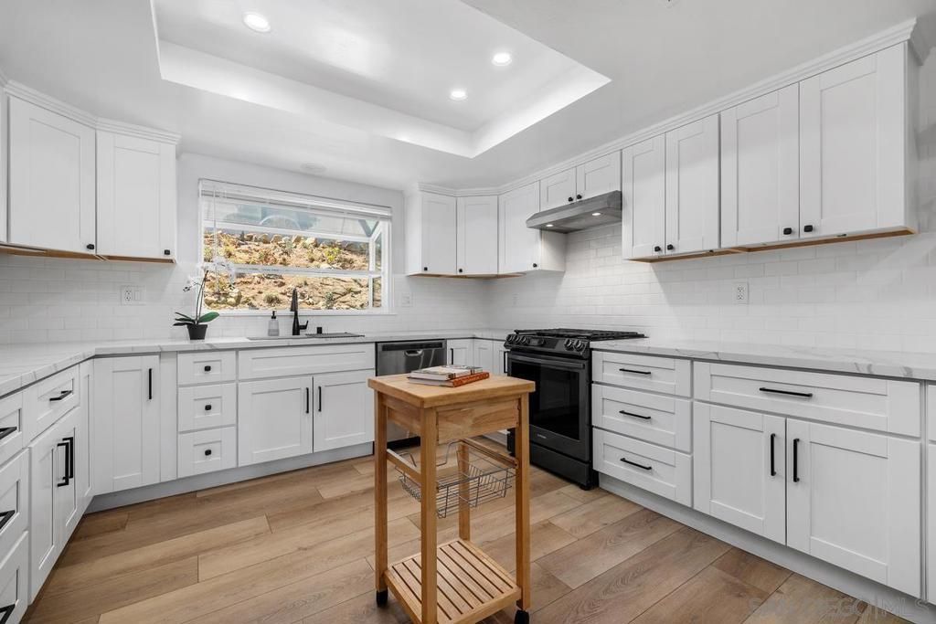 Image 16 of property listing at 13309 Lakeview Way, Lakeside, CA 92040