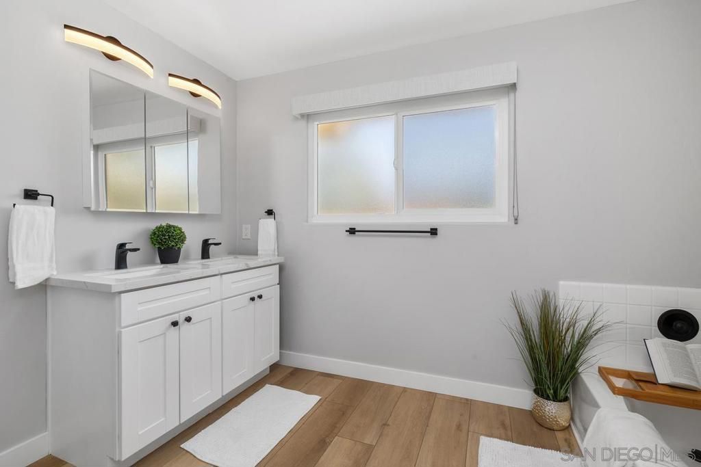 Image 22 of property listing at 13309 Lakeview Way, Lakeside, CA 92040