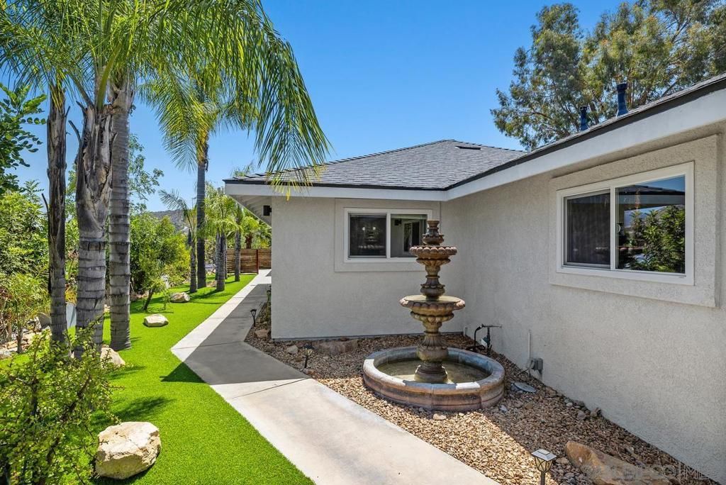 Image 3 of property listing at 13309 Lakeview Way, Lakeside, CA 92040