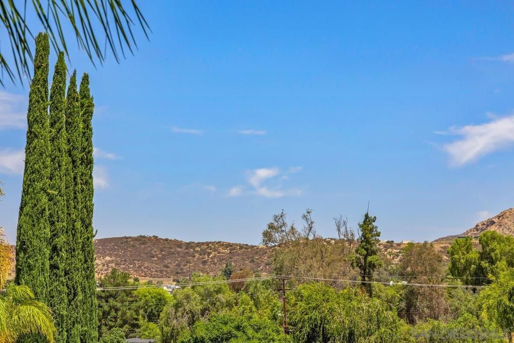 Image 5 of property listing at 13309 Lakeview Way, Lakeside, CA 92040