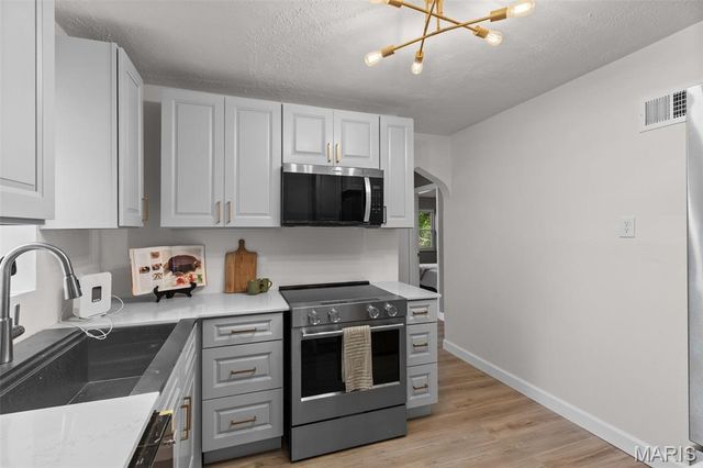 9938 Coventry Lane, Affton, MO 63123