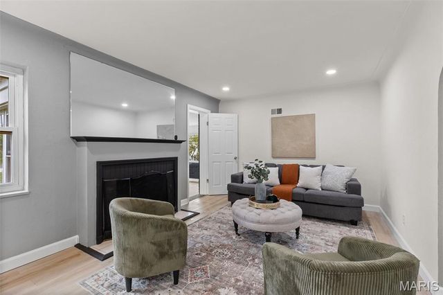 9938 Coventry Lane, Affton, MO 63123