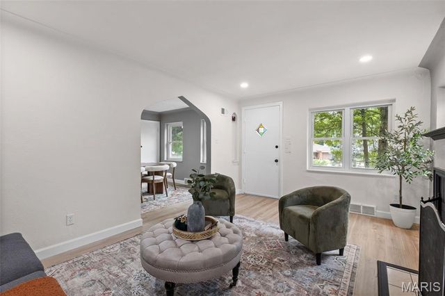 9938 Coventry Lane, Affton, MO 63123