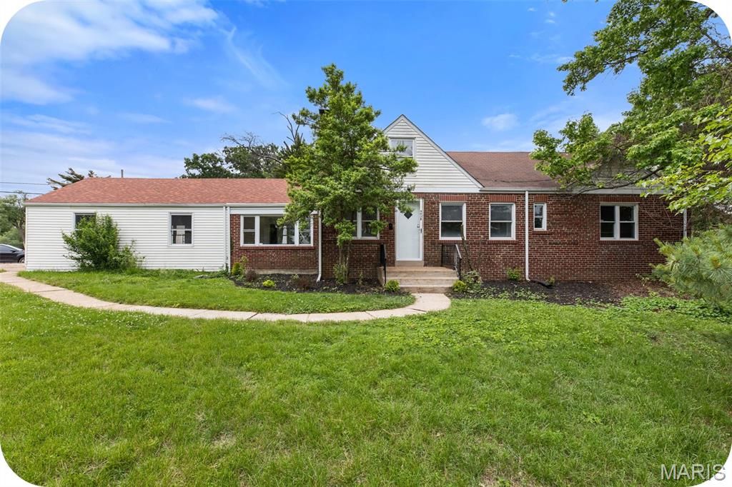 9938 Coventry Lane, Affton, MO 63123