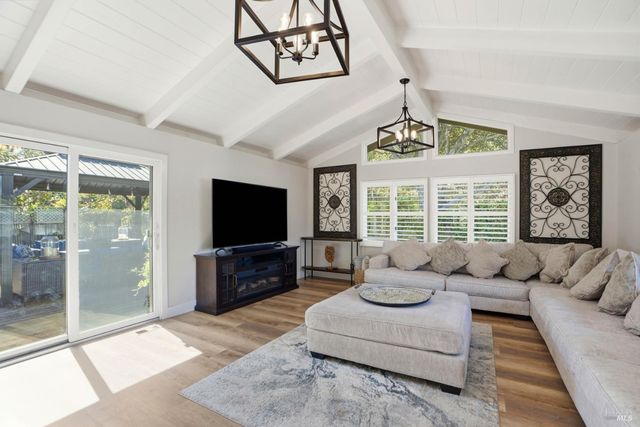 28 Washington St, Novato, CA 94947