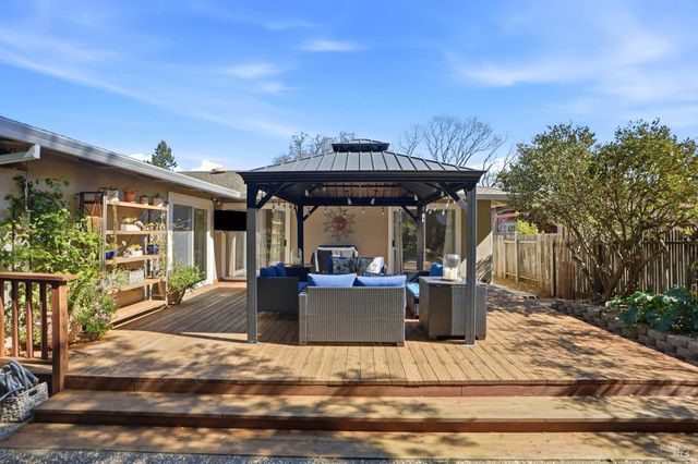 28 Washington St, Novato, CA 94947