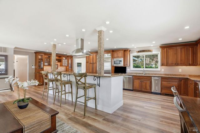 28 Washington St, Novato, CA 94947