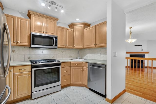 92 Dogwood Ln 92, Agawam, MA 01001