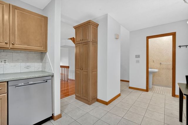 92 Dogwood Ln 92, Agawam, MA 01001