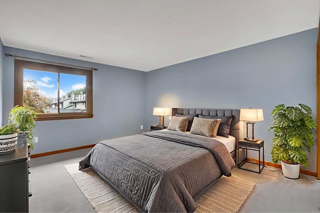 92 Dogwood Ln 92, Agawam, MA 01001