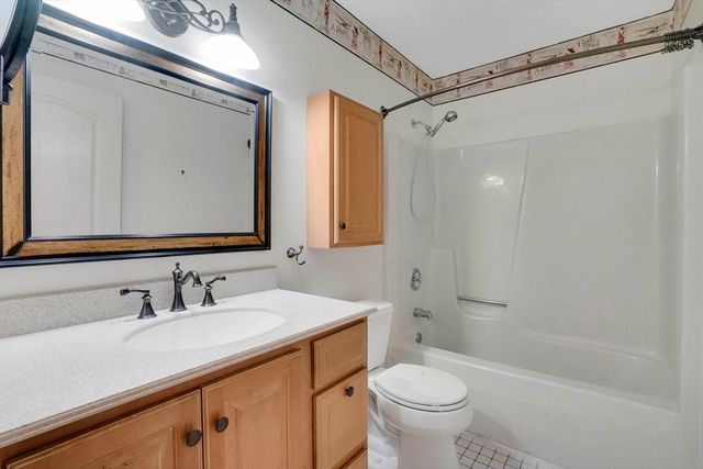 92 Dogwood Ln 92, Agawam, MA 01001