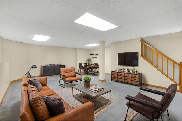 92 Dogwood Ln 92, Agawam, MA 01001