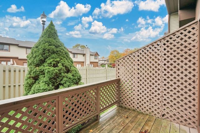 92 Dogwood Ln 92, Agawam, MA 01001