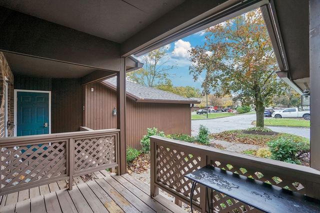 92 Dogwood Ln 92, Agawam, MA 01001