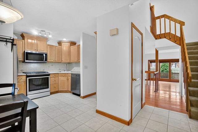 92 Dogwood Ln 92, Agawam, MA 01001