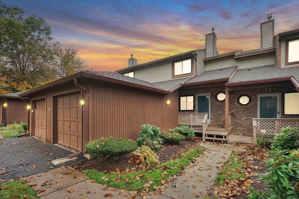 92 Dogwood Ln 92, Agawam, MA 01001