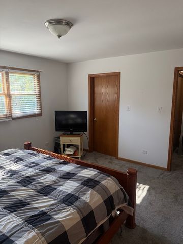 188 Cedarwood Drive, Steger, IL 60475