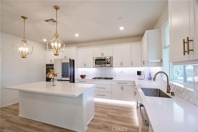 33063 Table Rock Drive, Winchester, CA 92596