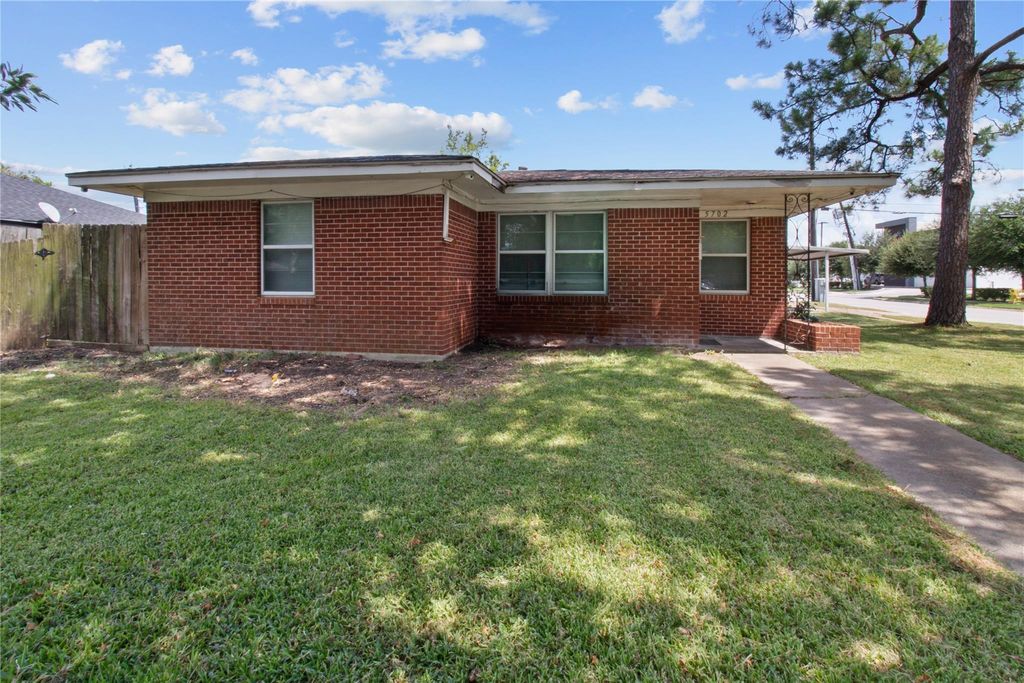 5702 Wood Creek Way, Houston, TX 77017