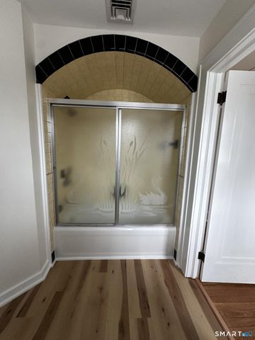 336 Federal Road 2nd floor, Brookfield, CT 06804