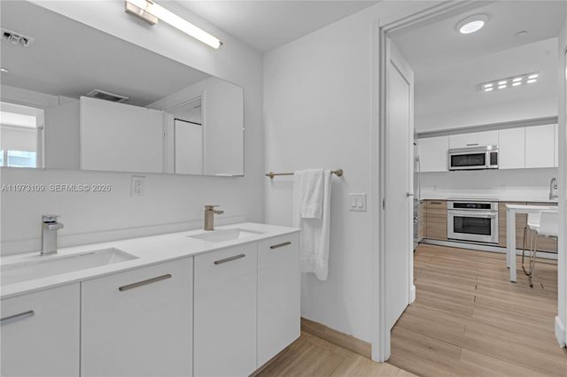 1300 Brickell Bay Dr 903, Miami, FL 33131