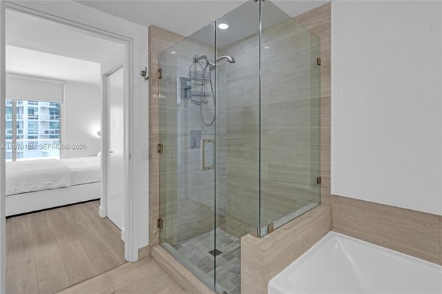 1300 Brickell Bay Dr 903, Miami, FL 33131