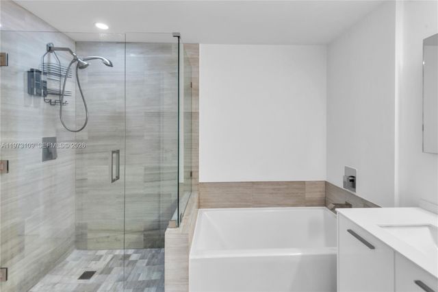 1300 Brickell Bay Dr 903, Miami, FL 33131