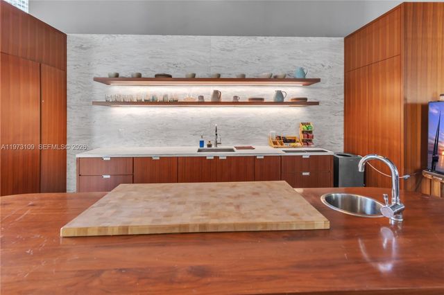 1300 Brickell Bay Dr 903, Miami, FL 33131