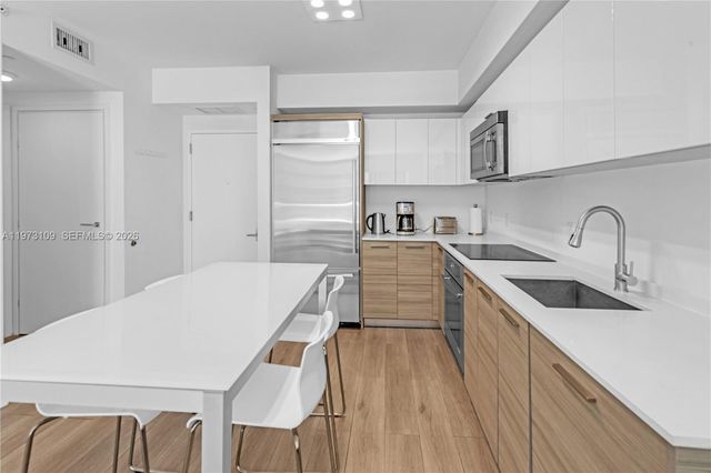 1300 Brickell Bay Dr 903, Miami, FL 33131