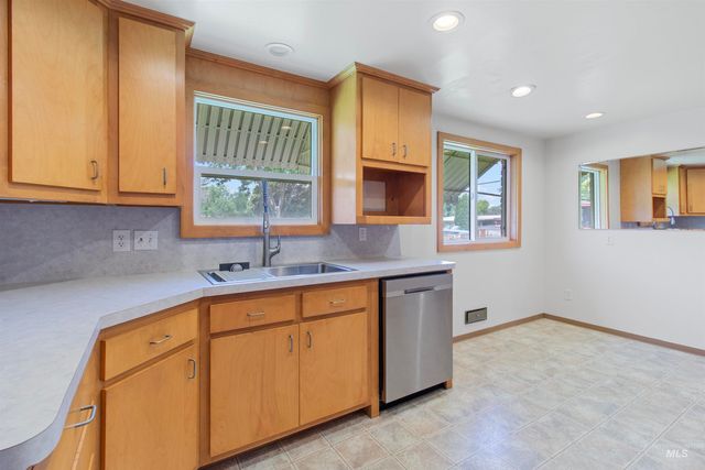 367 Ostrander St N, Twin Falls, ID 83301