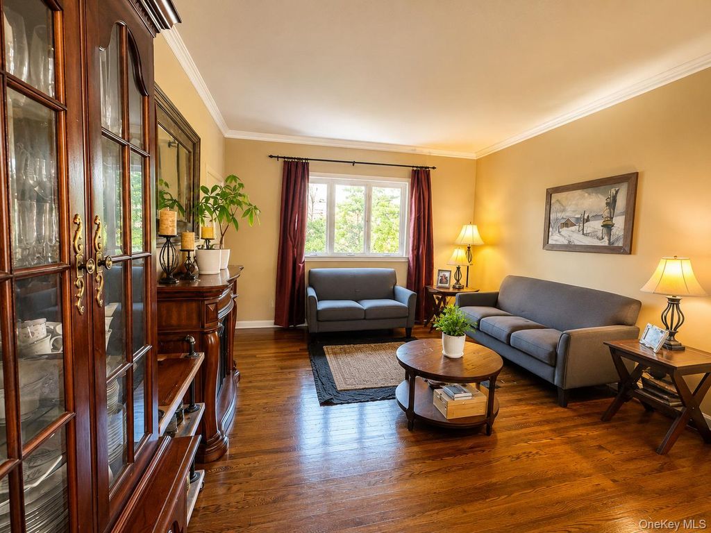 33 Juniper Road, Port Washington, NY 11050 — photo 4