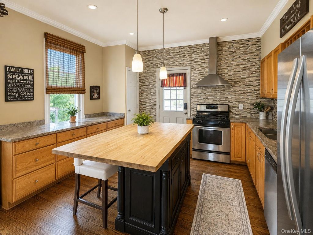 33 Juniper Road, Port Washington, NY 11050 — photo 5