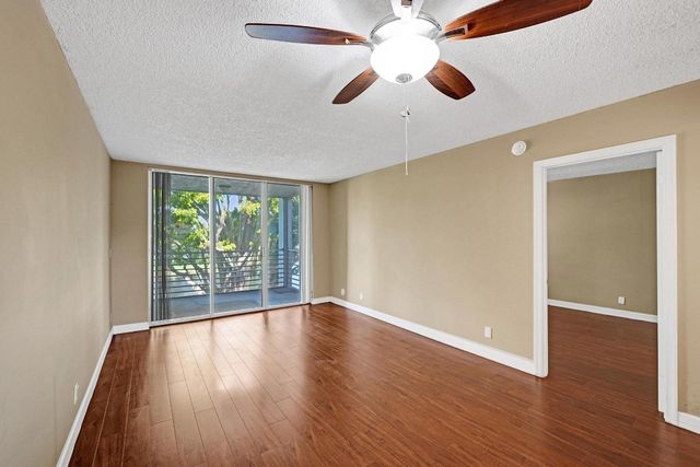 9235 Lagoon Place 308, Davie, FL 33324
