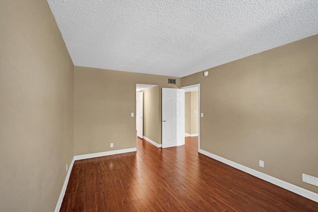 9235 Lagoon Place 308, Davie, FL 33324