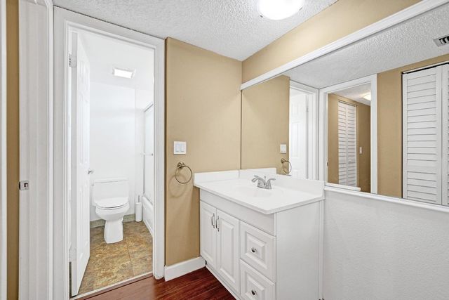 9235 Lagoon Place 308, Davie, FL 33324