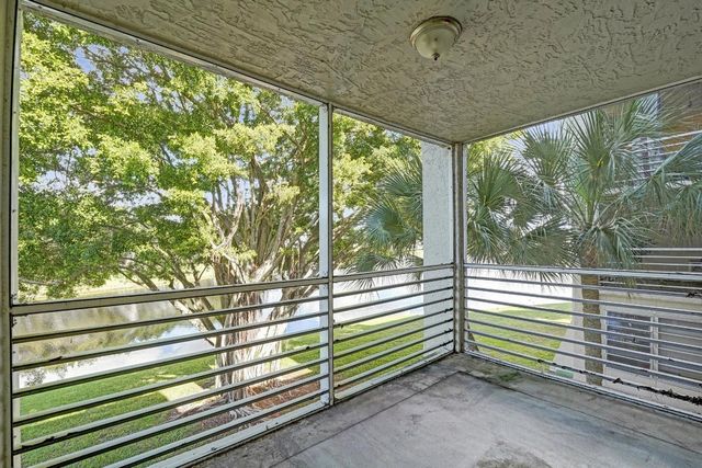 9235 Lagoon Place 308, Davie, FL 33324